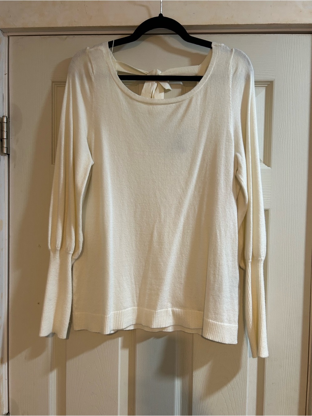 White House Black Market Cream Scoop-Neck Long-Sleeve Knit Top